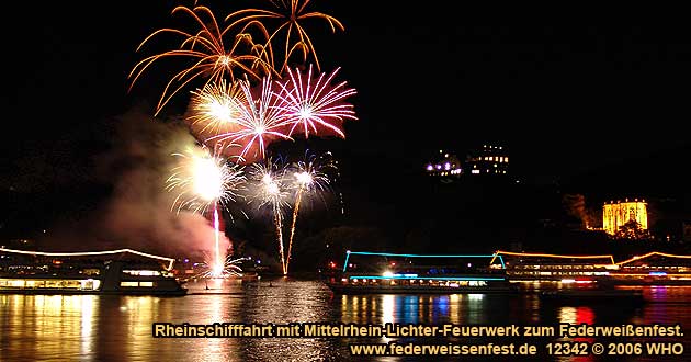 Lichterschifffahrt Rheinschifffahrt mit Mittelrhein-Lichter-Feuerwerk zum Federweissenfest. © 2006 WHO